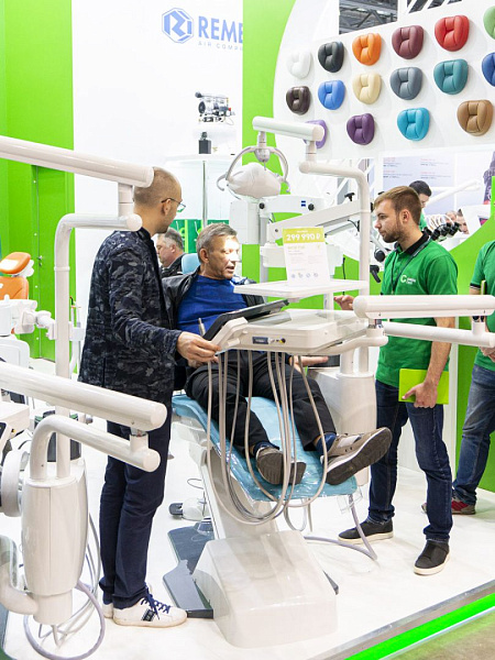 Стенд компании GREEN DENT на выставке Дентал-Экспо 2019_36.jpg
