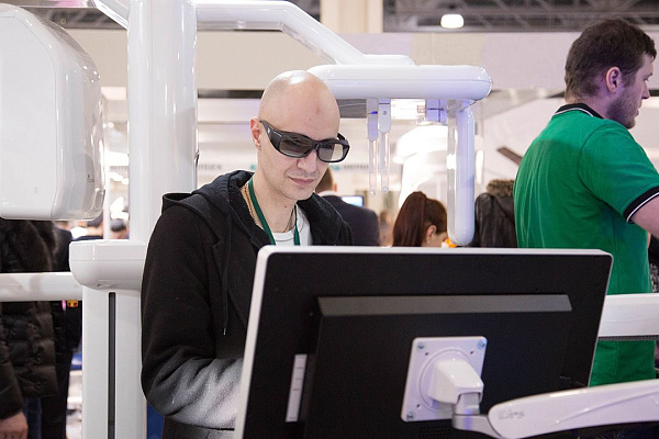 Стенд компании GREEN DENT на выставке Дентал-Ревю 2020-27.jpg